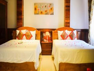 San San Hotel 3*