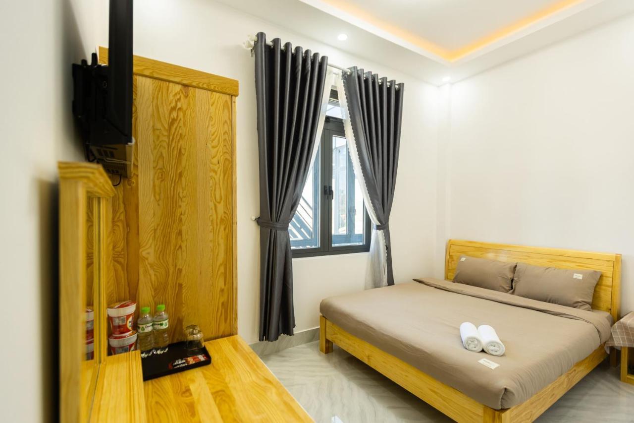 Au Khách sạn *