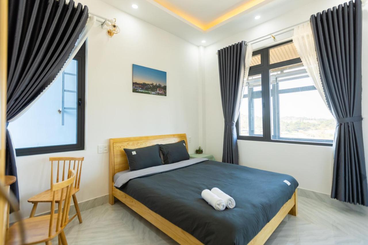 Au Khách sạn *
