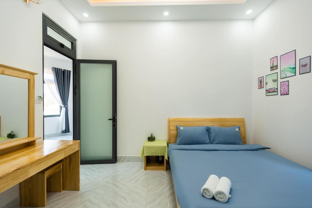 Au Khách sạn *