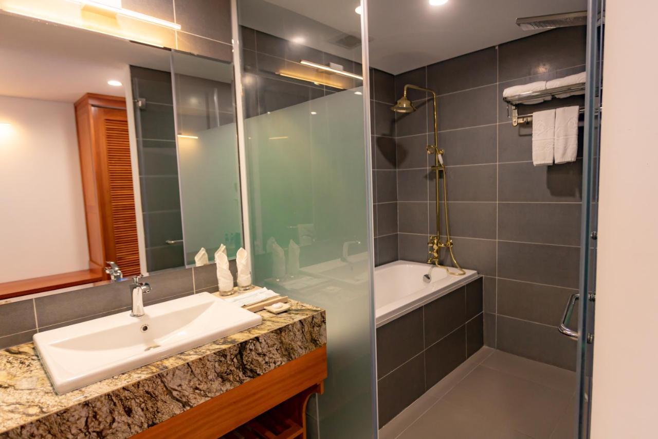 Wyndham Grand Vedana Hotel 5*