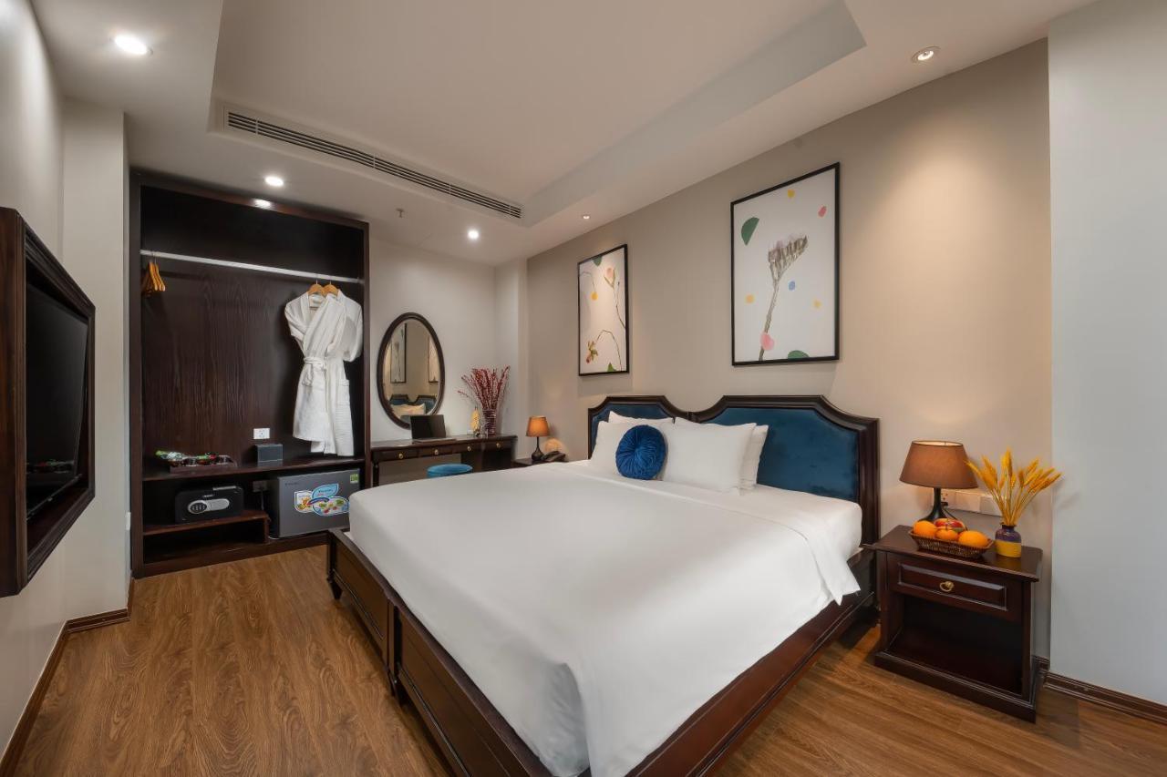 Fiesta Grand And Hà Nội
