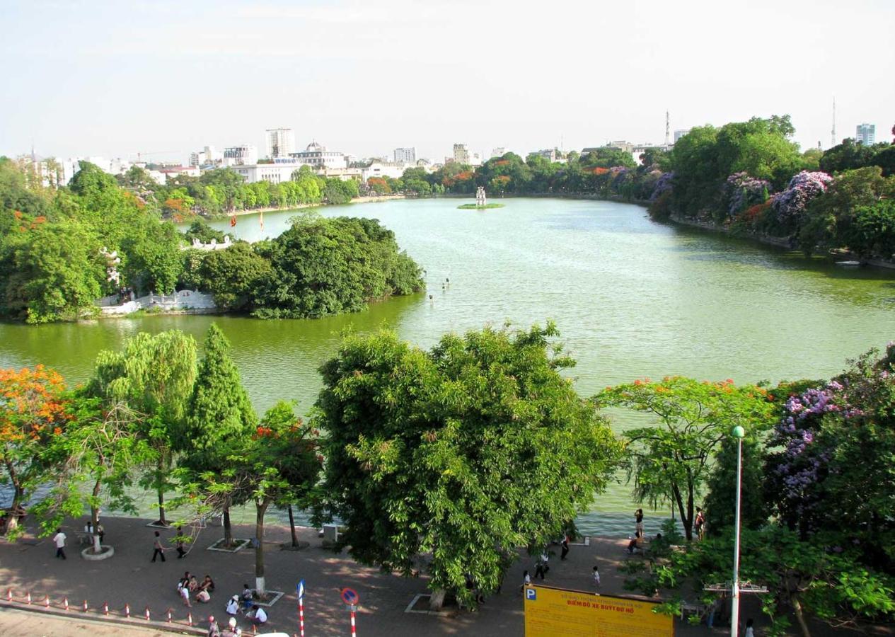Khách sạn Fiesta Grand And