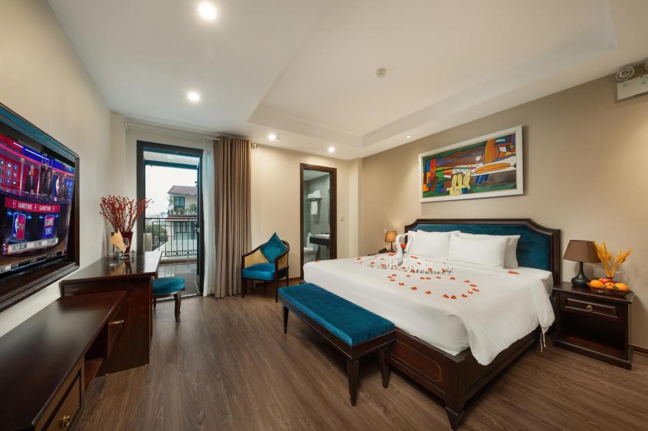 Fiesta Grand And Hotel