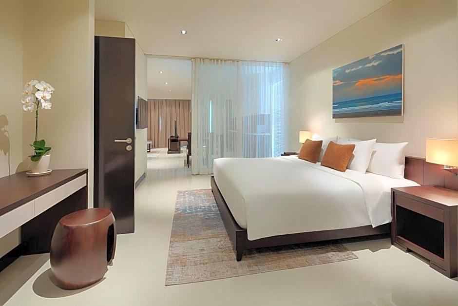 Rozy's Cozy Beachfront * Nha Trang