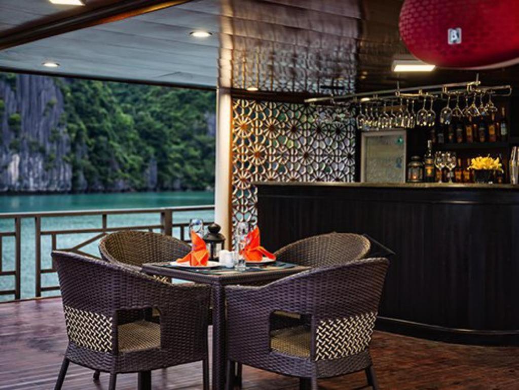 Botel The Boutique Cruise Dong Khe Sau