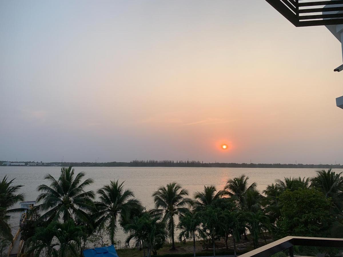 Riverside Ben Tre
