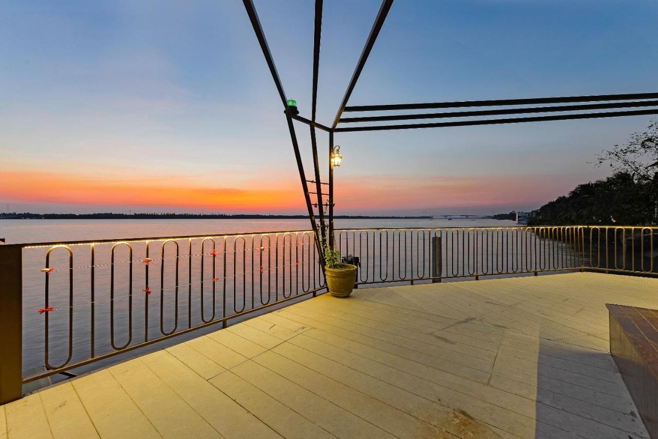Riverside Resort