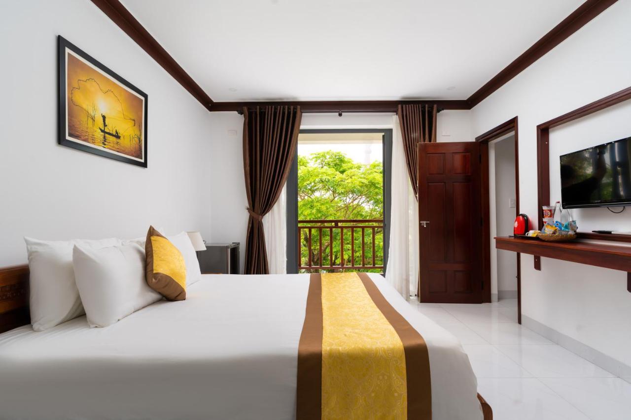 Khách Sạn&biệt Thự Emerald Riverside *