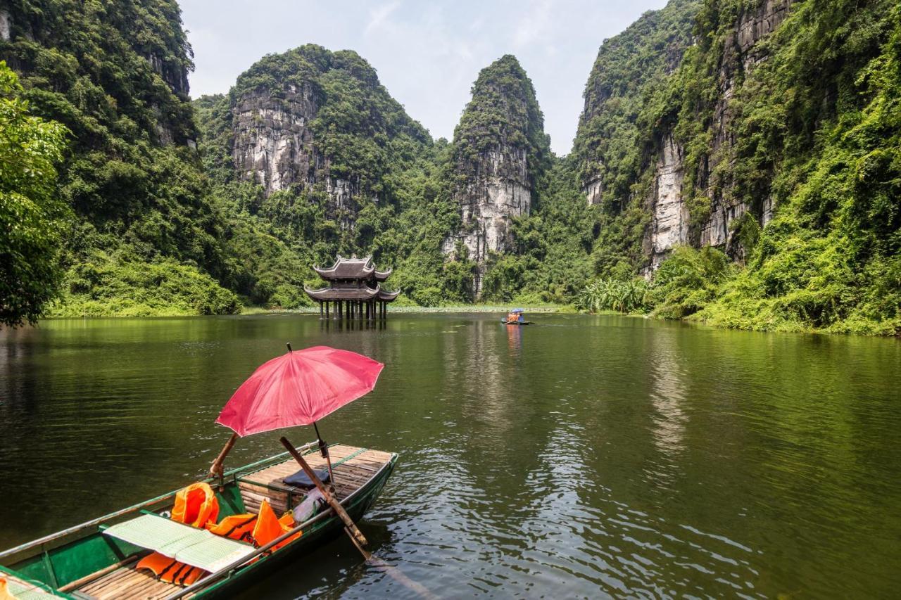 Tam Coc Lakeside