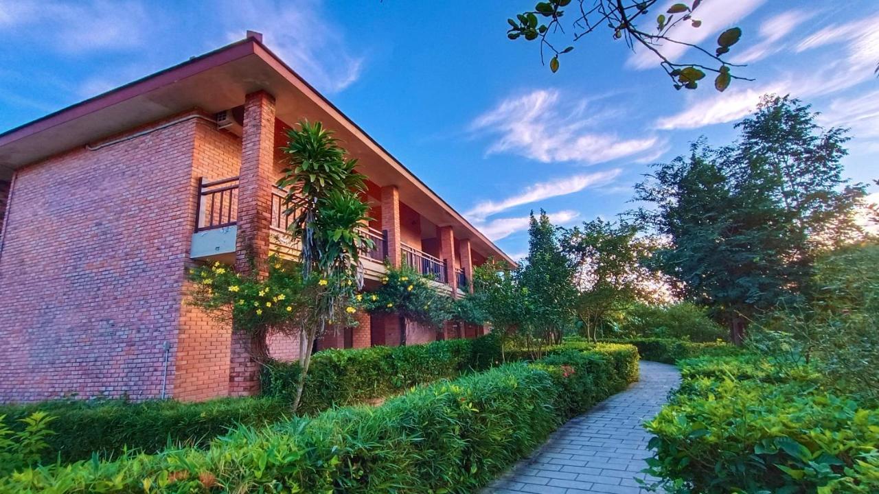 Riverside Boutique & Resort