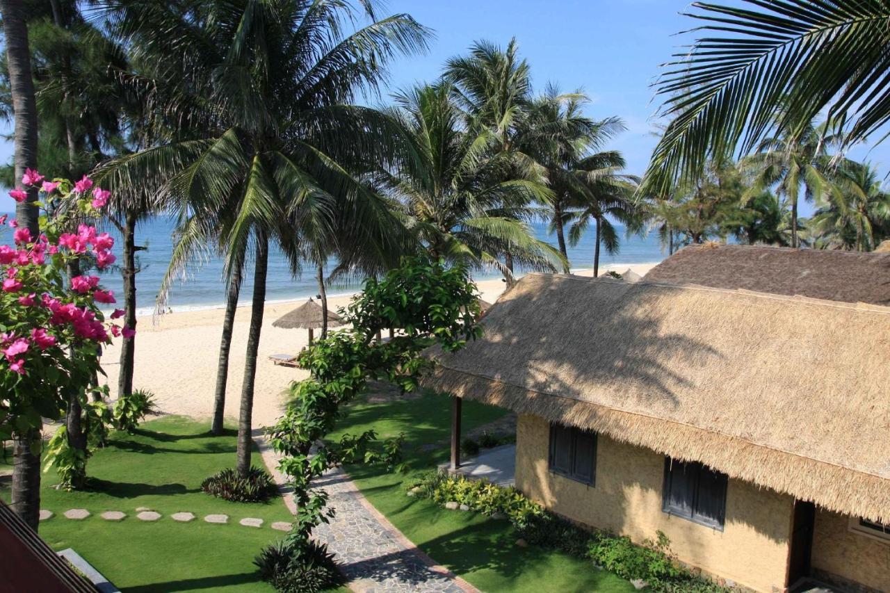 Bamboo Village & 4*