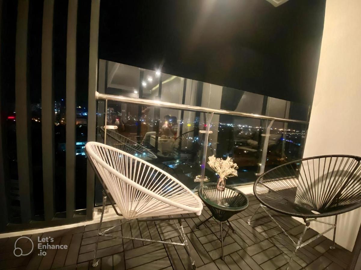 Bearbrick Near Beach, Csj Tower Apartment