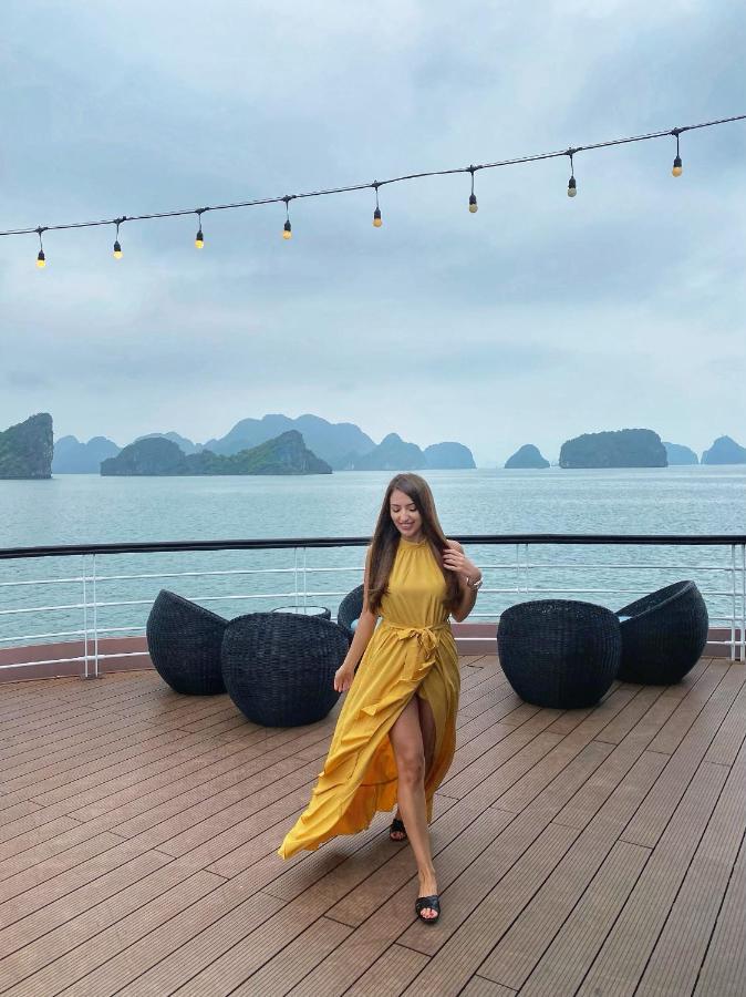 Le Theatre Cruises - Wonder On Lan Ha Bay  Ha Long