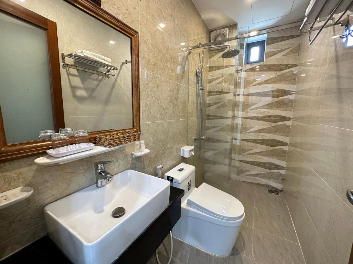 Hotel The Land & 3*