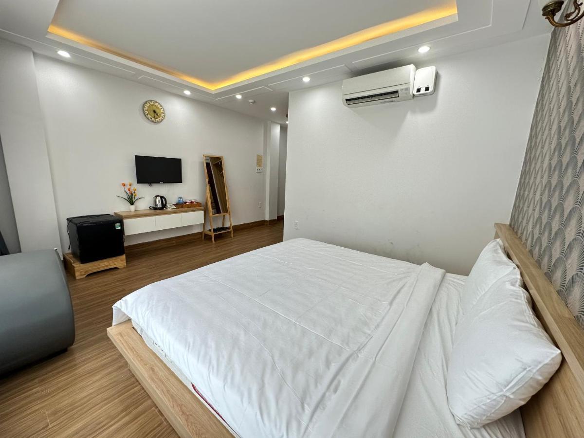 Hotel The Land &