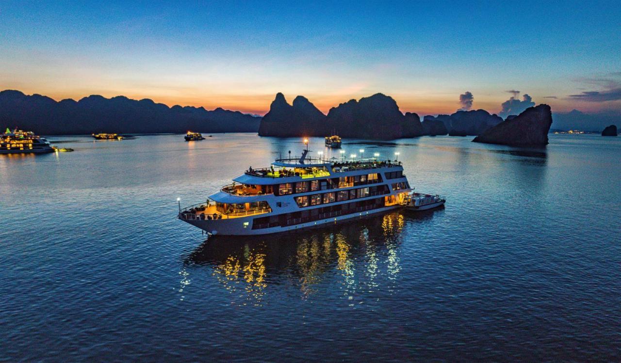 Le Theatre Cruises - Wonder On Lan Ha Bay 