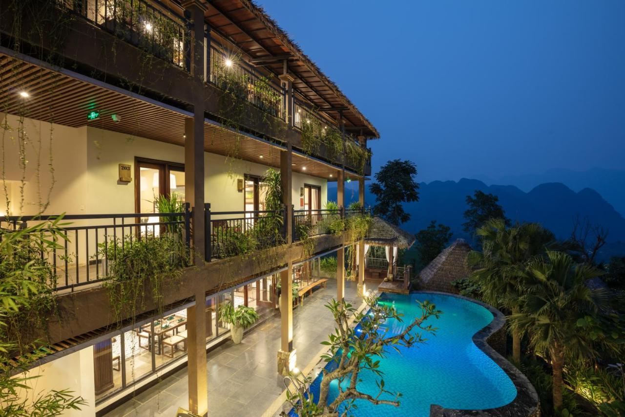 Ebino Puluong And Hotel 4*