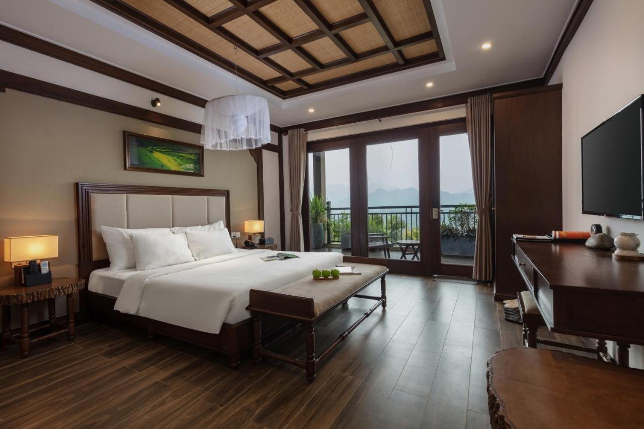 Ebino Puluong And Hotel