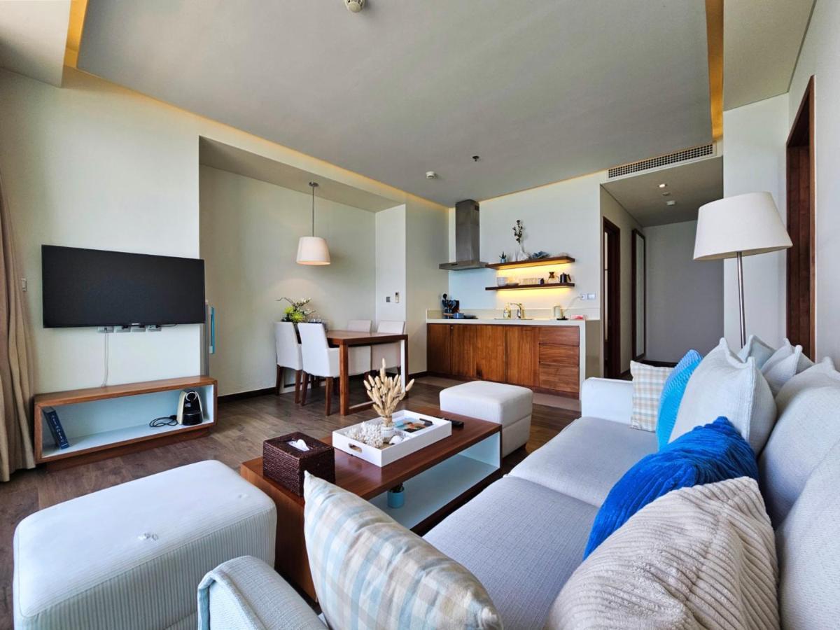 Apartment Stunning Across My Khe ! Rooftop Pool & Gym