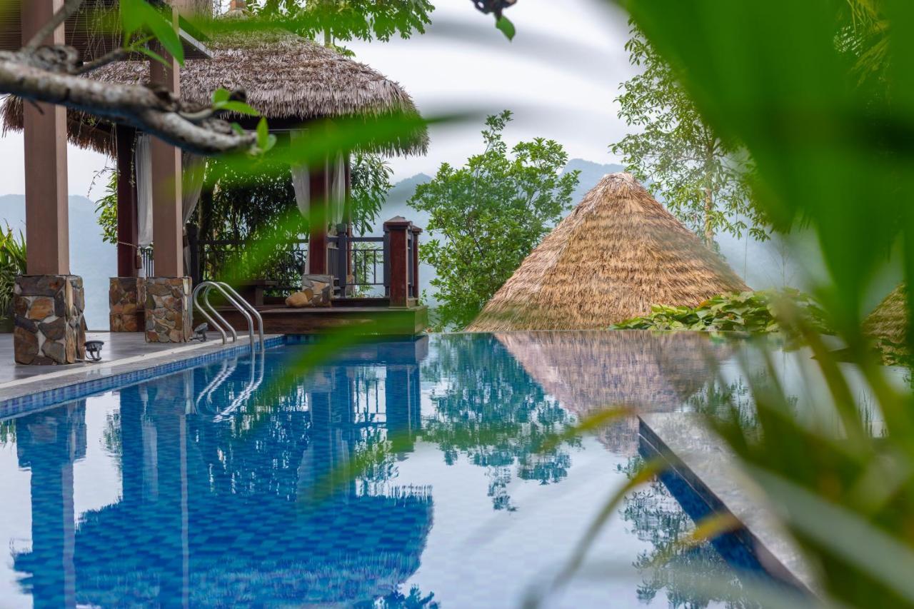 Ebino Puluong And Hotel