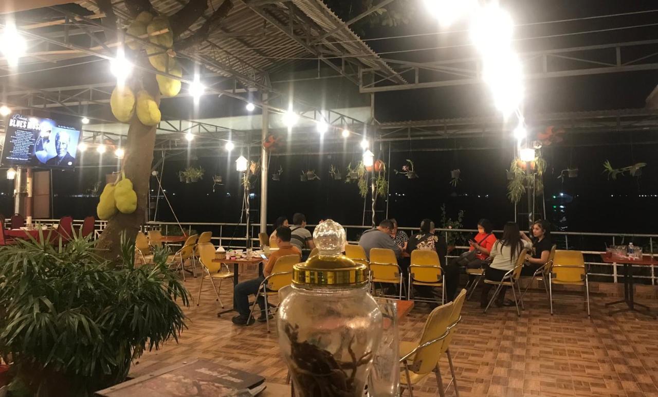 Khach San Cuu Long A, Cho Hotel