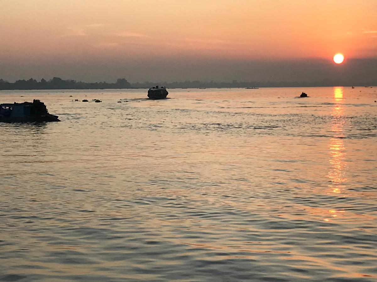 Khach San Cuu Long A, Cho Hotel