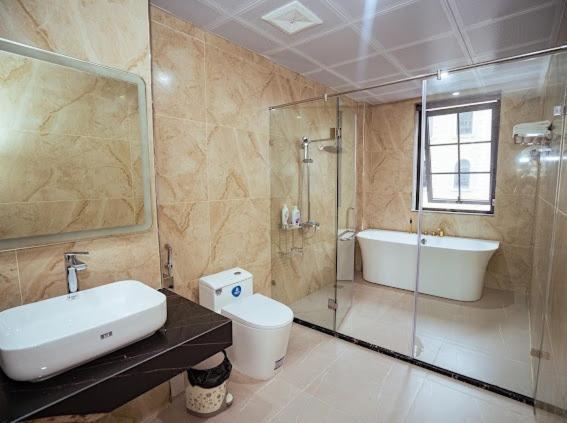 Hotel Lucasta Hạ Long