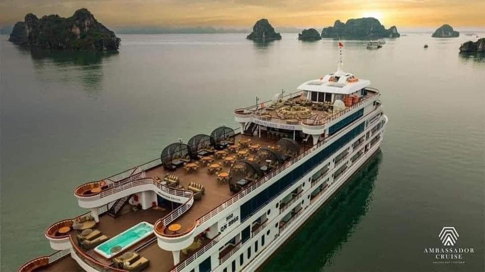 Hotel Lucasta Hạ Long