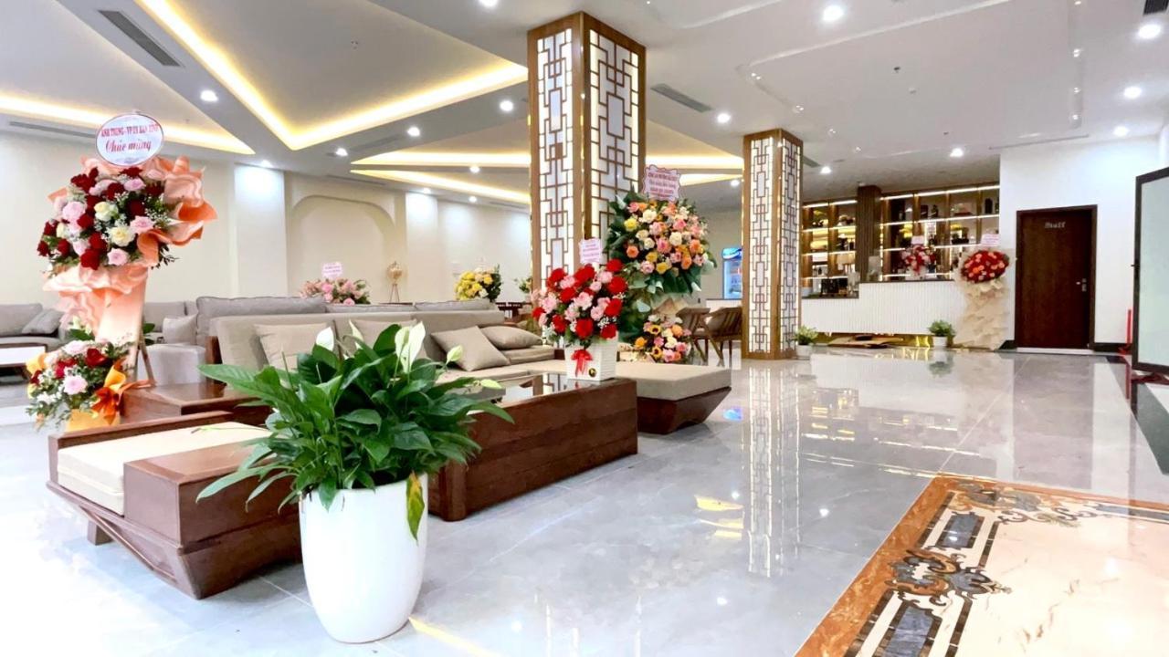 Lucasta Hạ Long