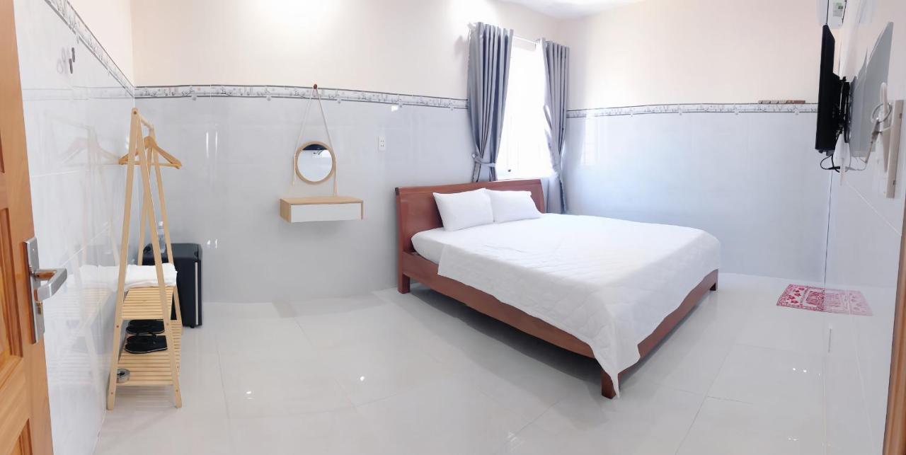 Sunny Hotel *