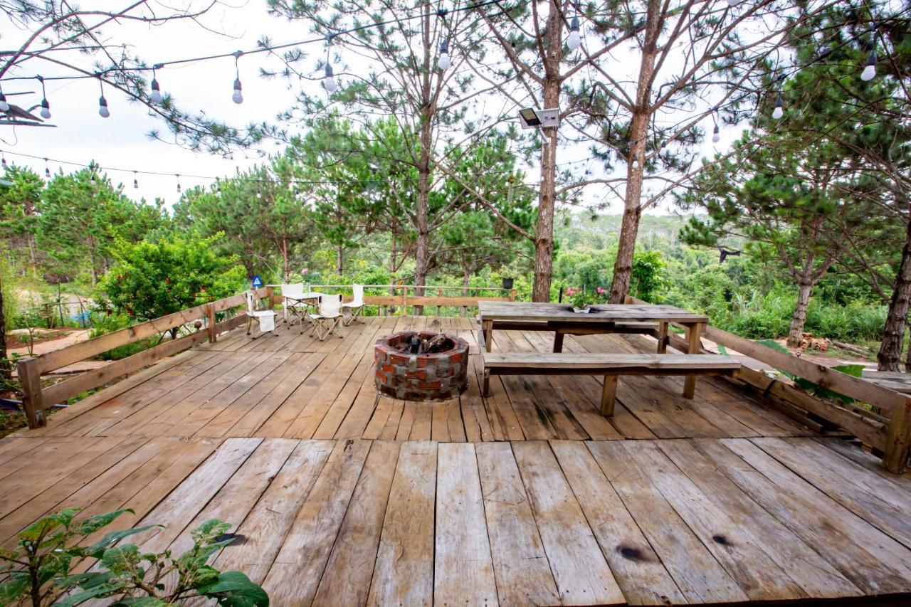 Nha Dau Mang Den Bed & Breakfast Kon Von Kla