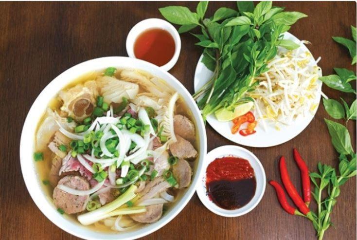 High Floor, Near Secc, Swimming View, Scenic Valley, Free Breakfast Apartment Ho-Chi-Minh-Stadt