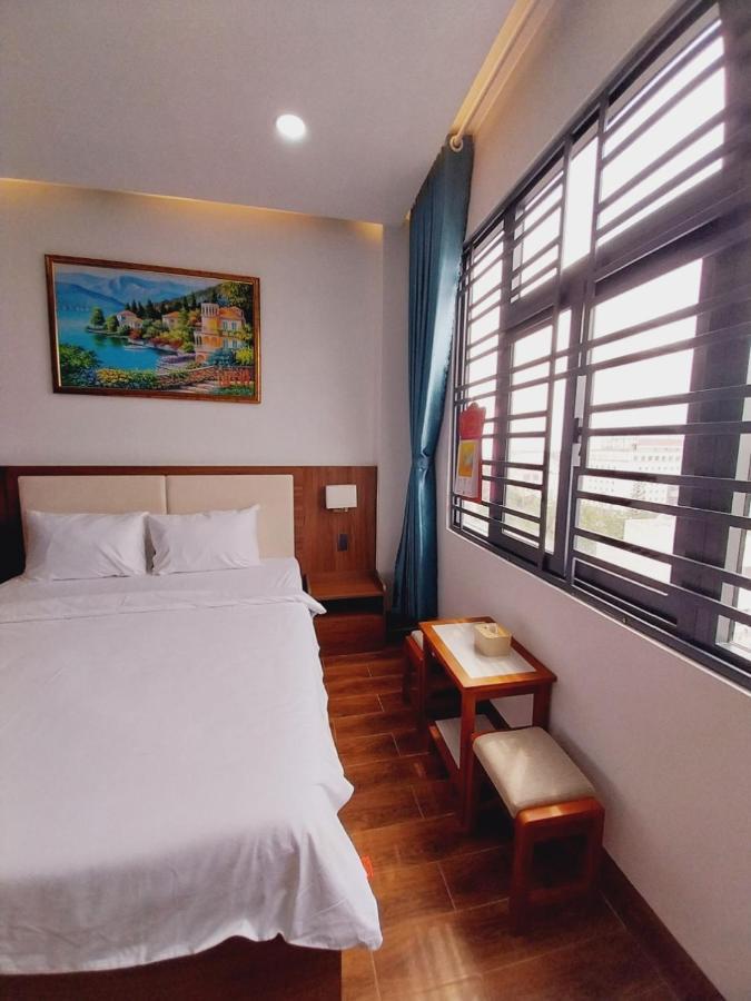 Santini Hotel *