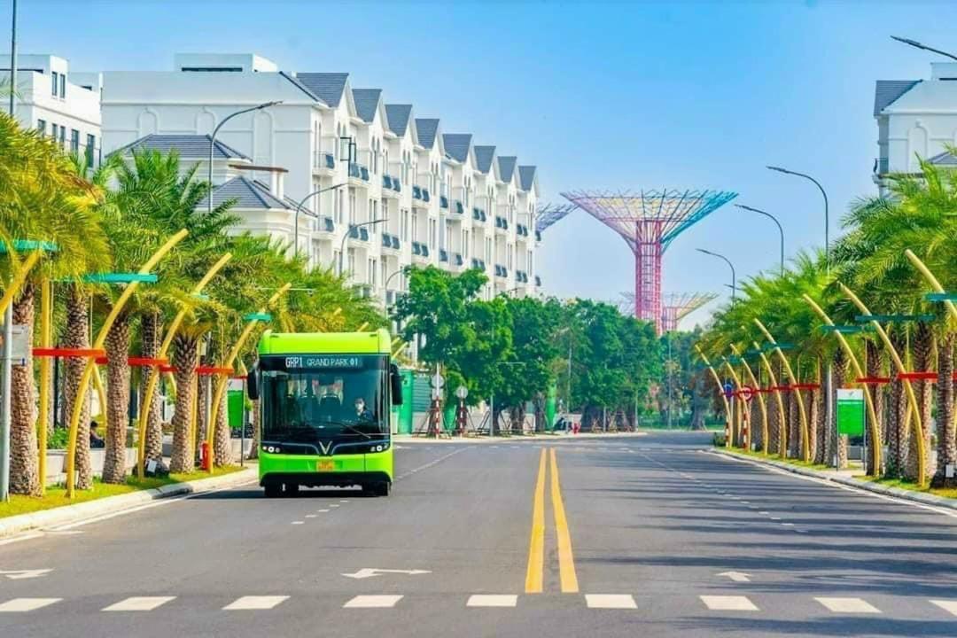 Vinhomes Grand Park--serviced * Long Binh