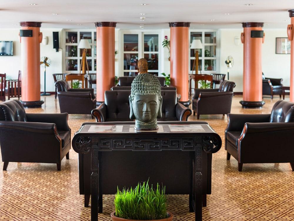 Victoria Hotel 4*