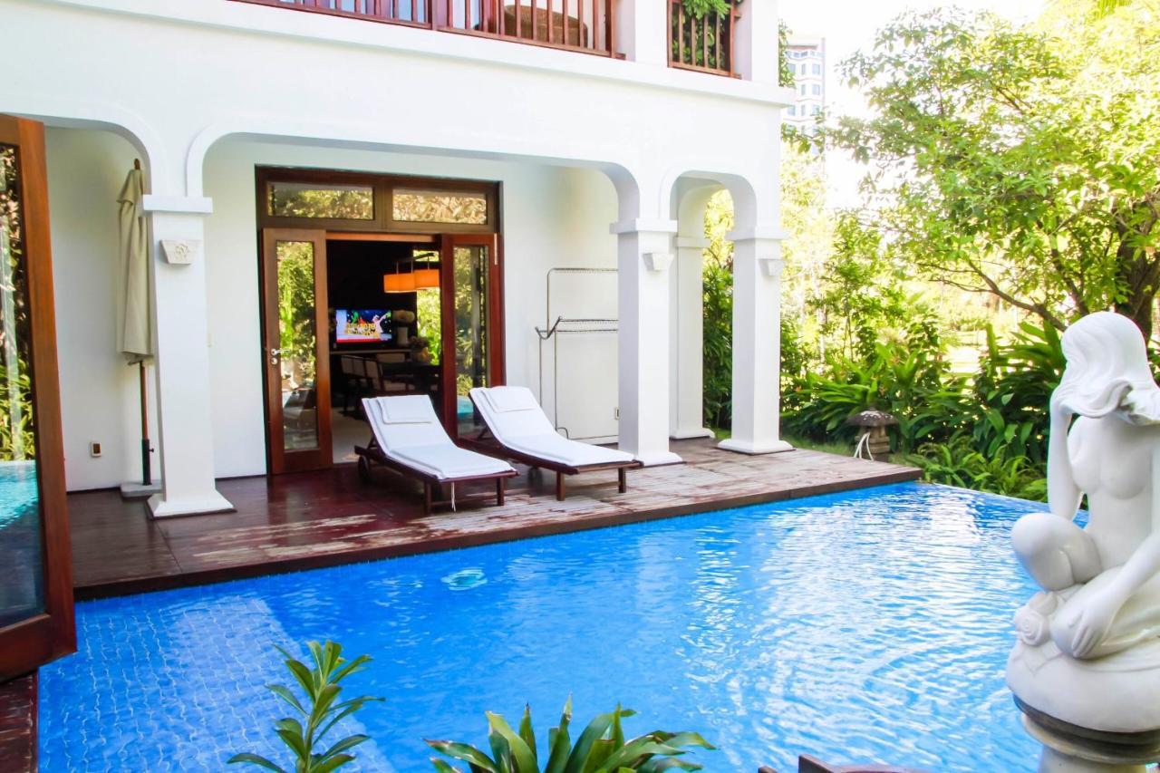 Resort Pool & My Khe 5*