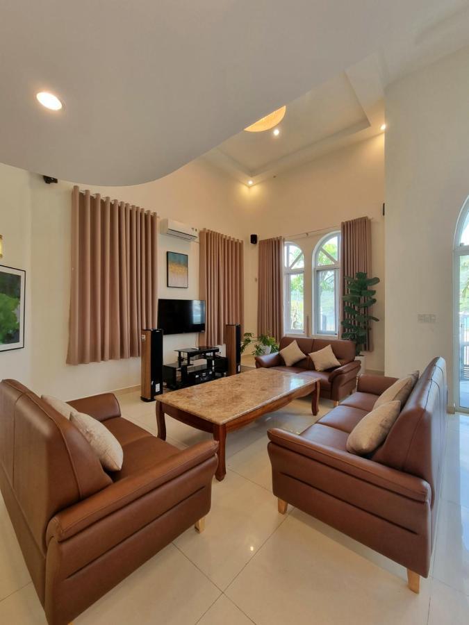 Villa Promotion Summer Vacation, Ocean 600m2 With 7 Bedrooms, Karaoke, Bbq Nha Trang