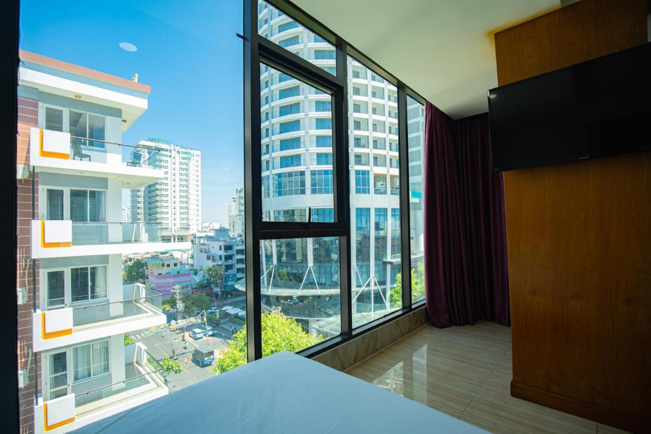 Khách sạn Happy Light 4*