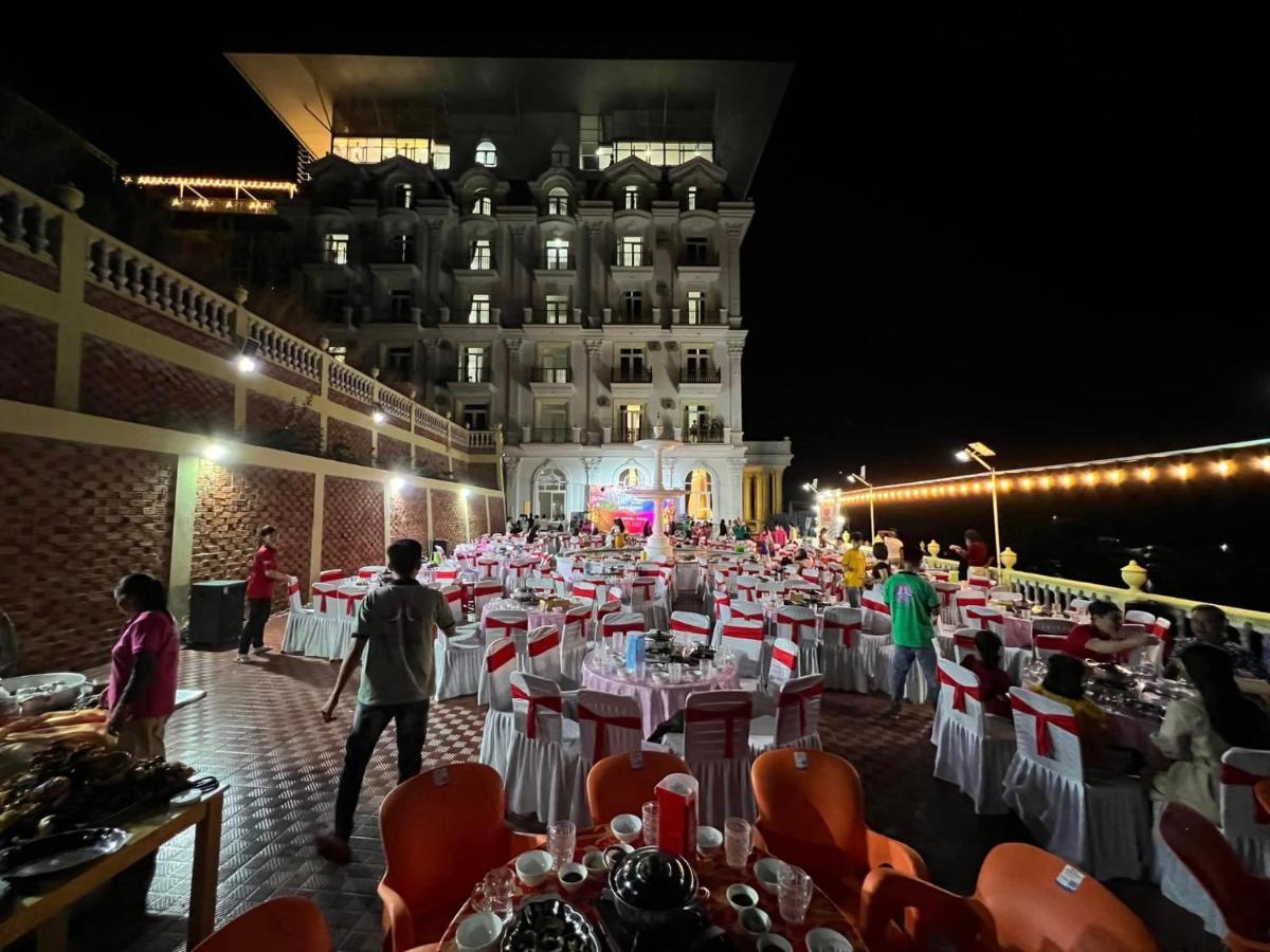 Hotel Palace *