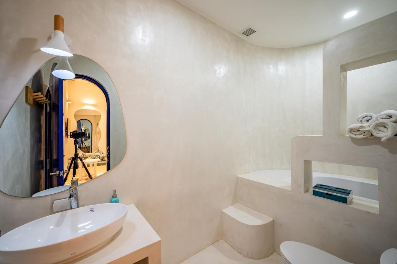 Happiness Hotel