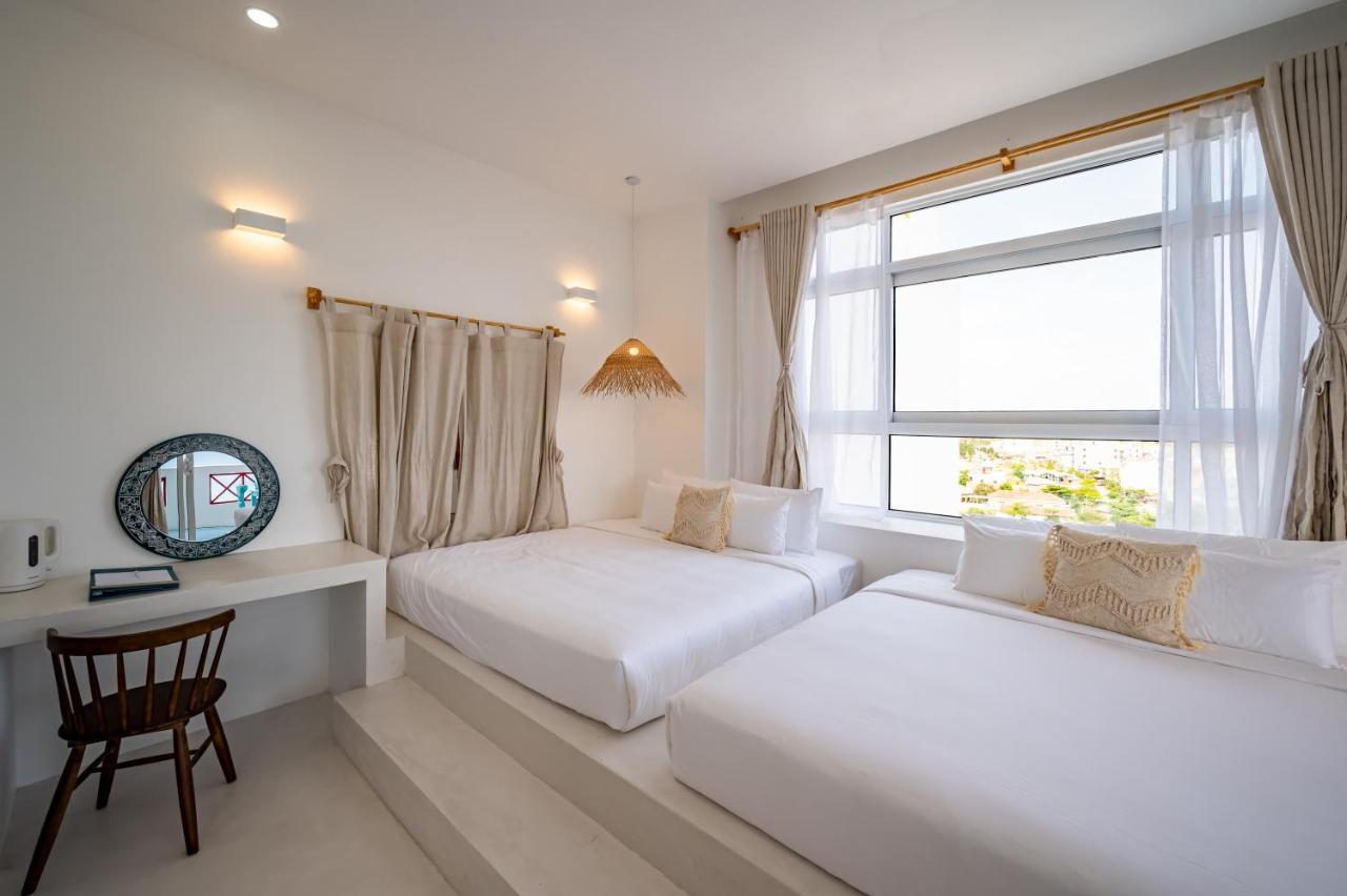 Happiness Hotel 3*