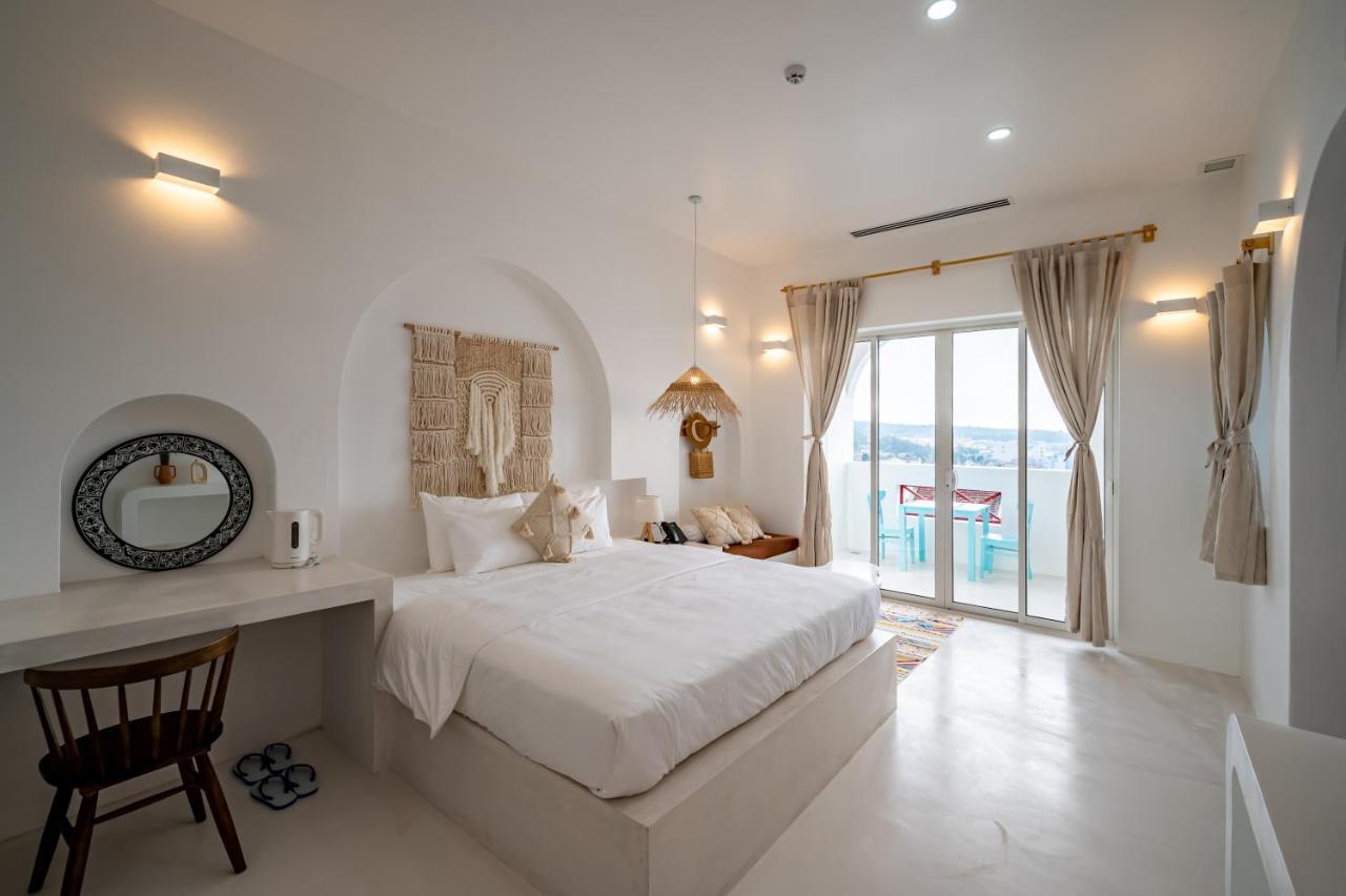 Happiness Hotel 3*