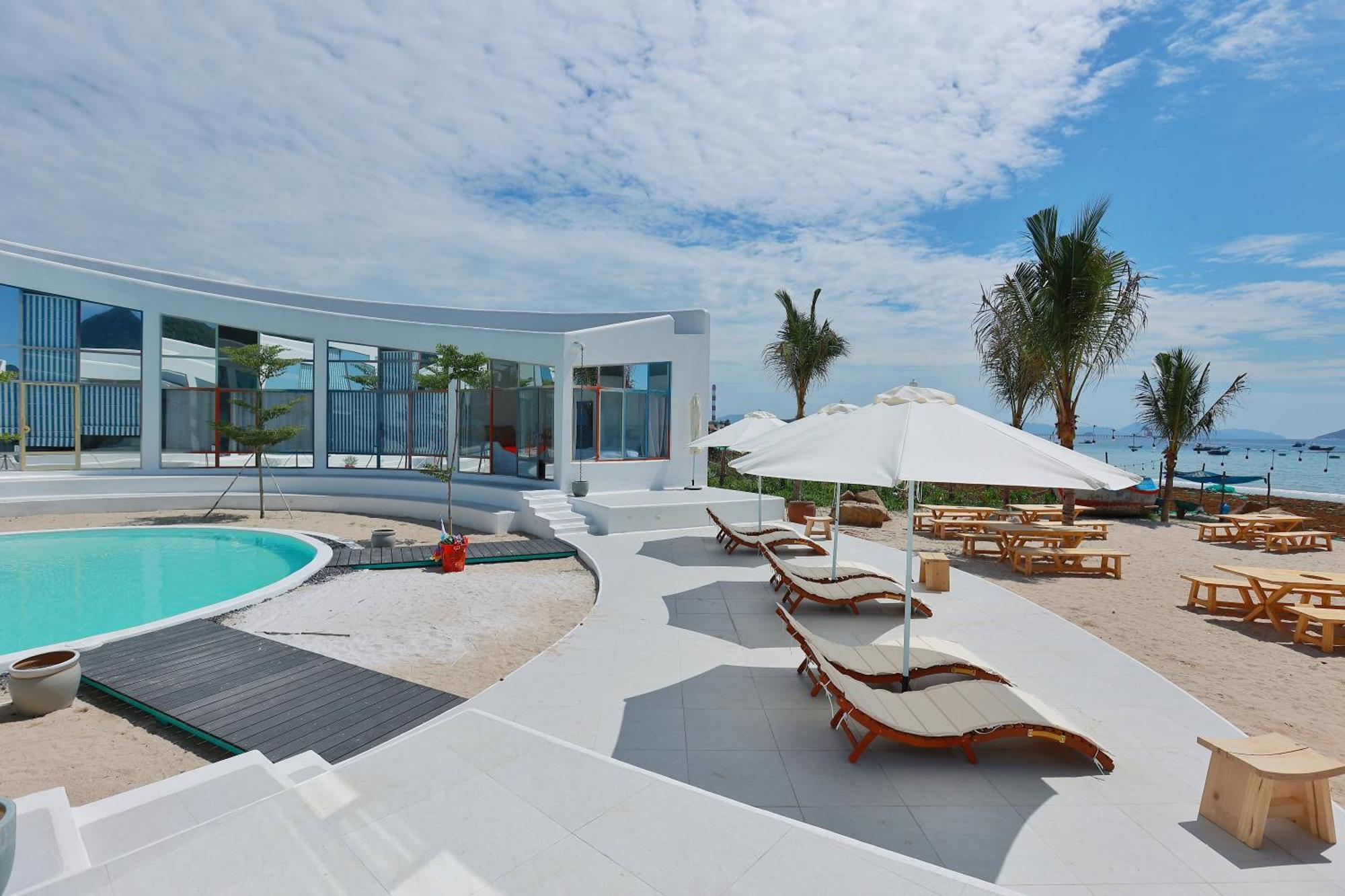 Isea By The Sea Khách sạn 5*