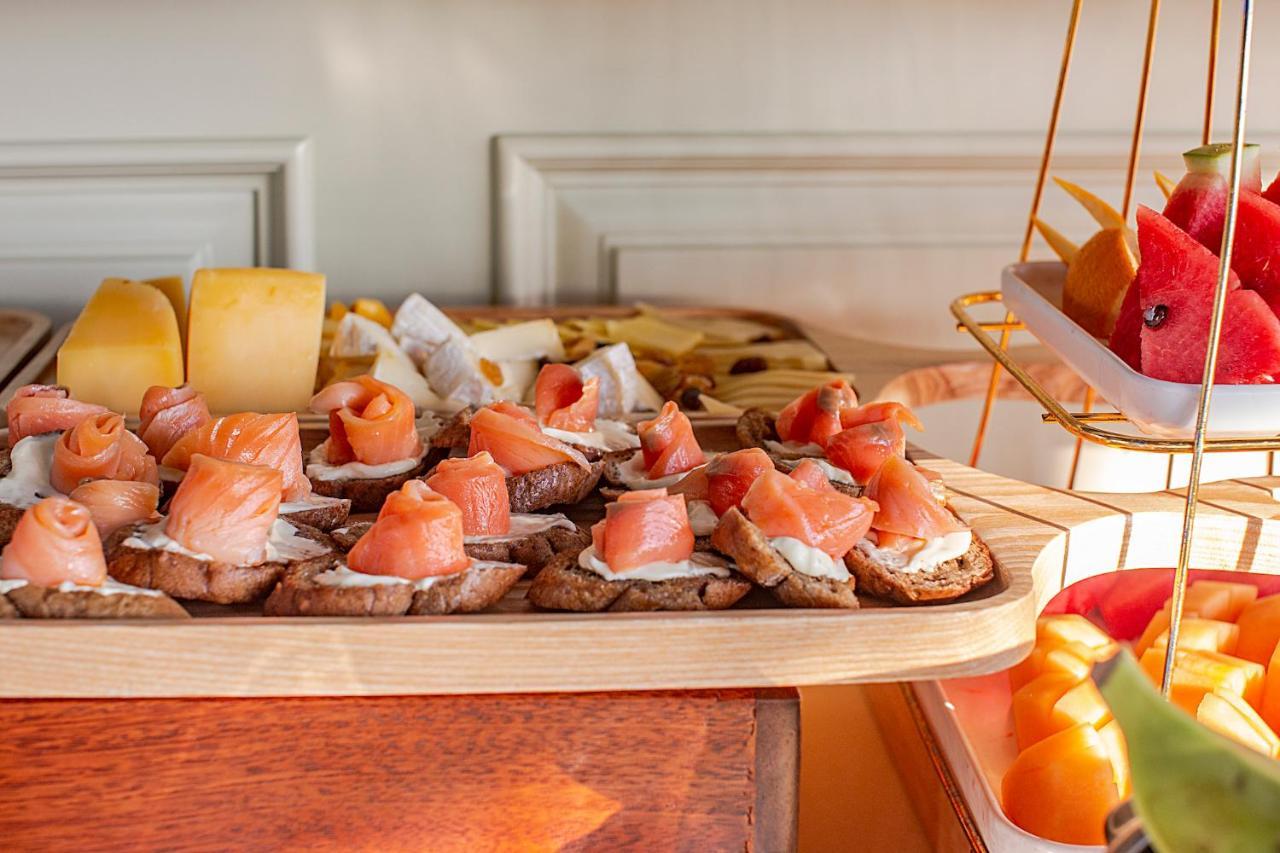 Peninsula Hotel 5*