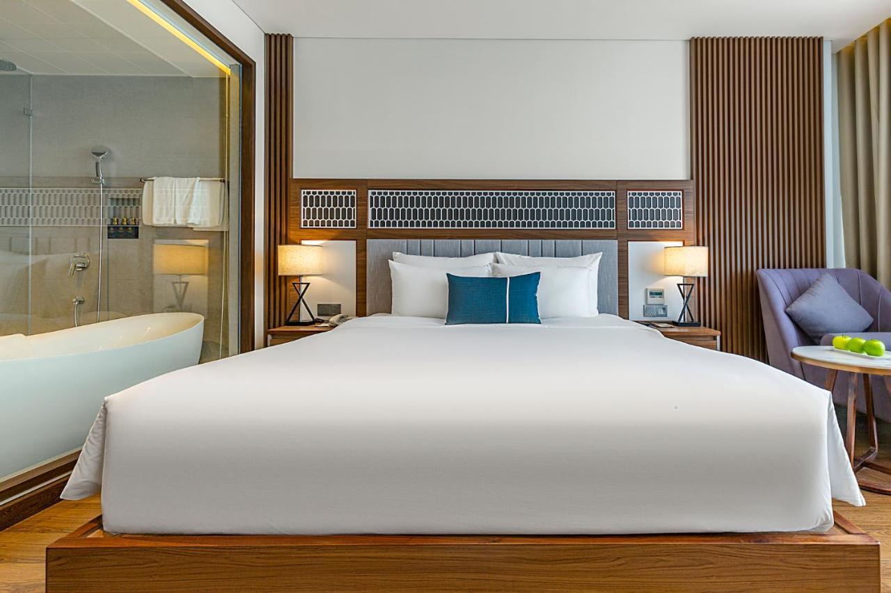 Peninsula Hotel 5*