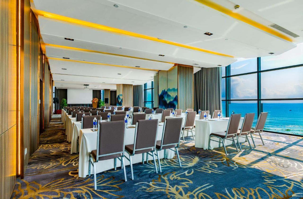 Peninsula 5* Da Nang