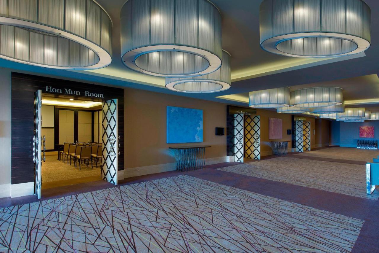 Sheraton & Hotel
