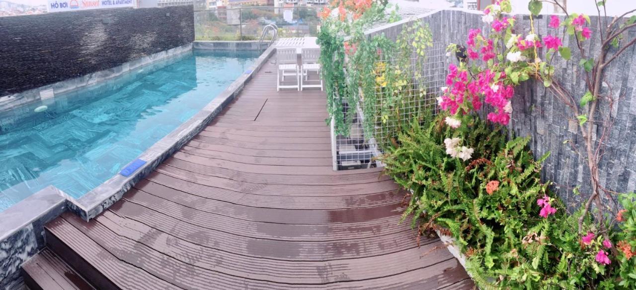 Sunset & Hotel 3*