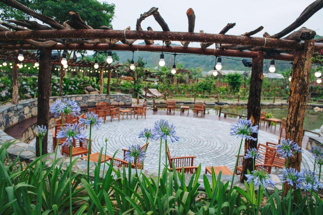 Natalie's & * Moc Chau
